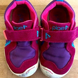 Toddler Plae tennis shoe